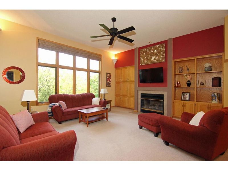 690 Brentwood Ln, Eagan, MN 55123