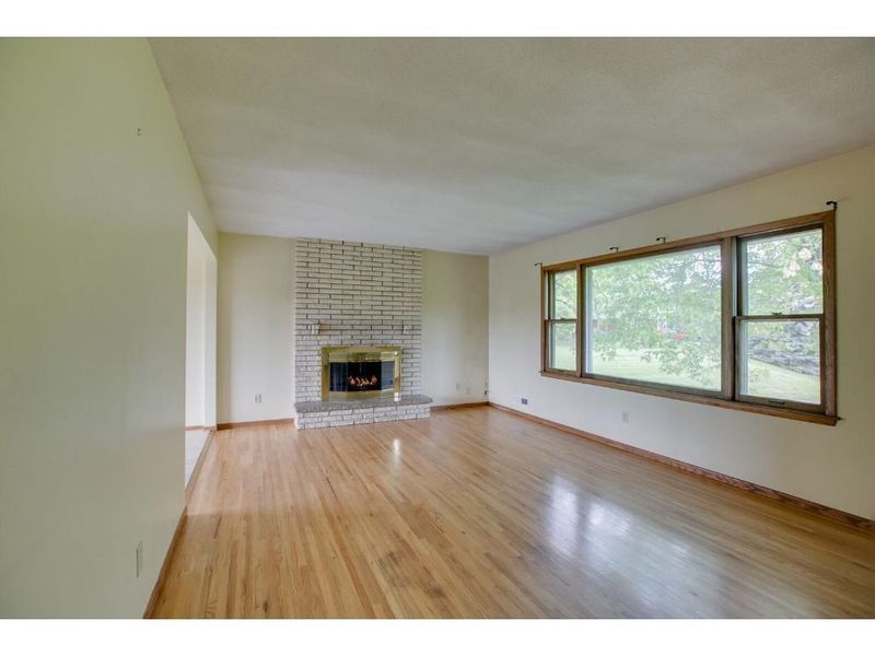 14270 Allen Dr, Savage, MN 55378