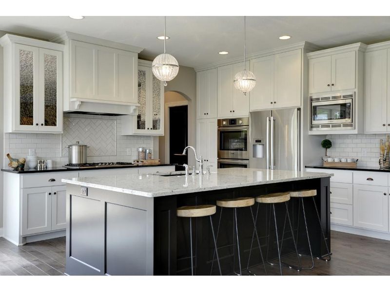 11001 Aquila Bluffs Cir, Bloomington, MN 55438
