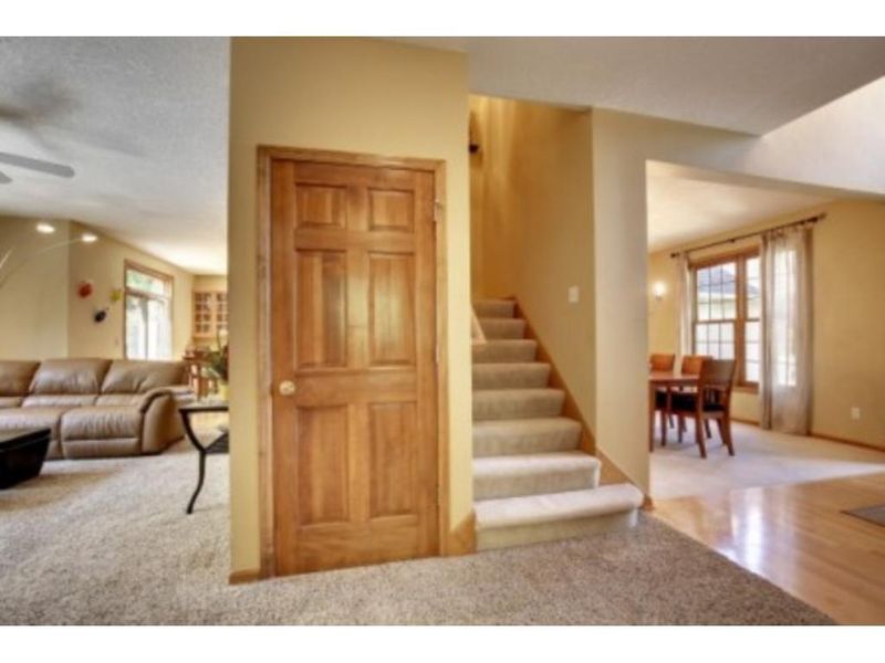 4661 Stonecliffe Dr, Eagan, MN 55122