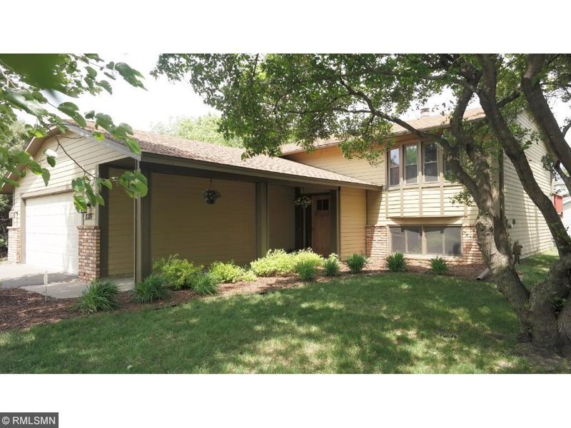 8186 James Ave N, Brooklyn Park, MN 55444