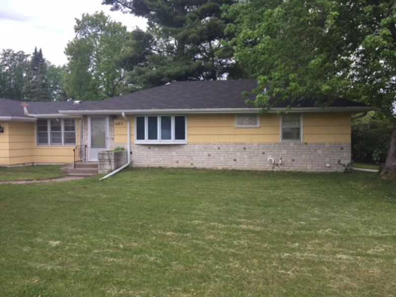 2105 English St, Maplewood, MN 55109