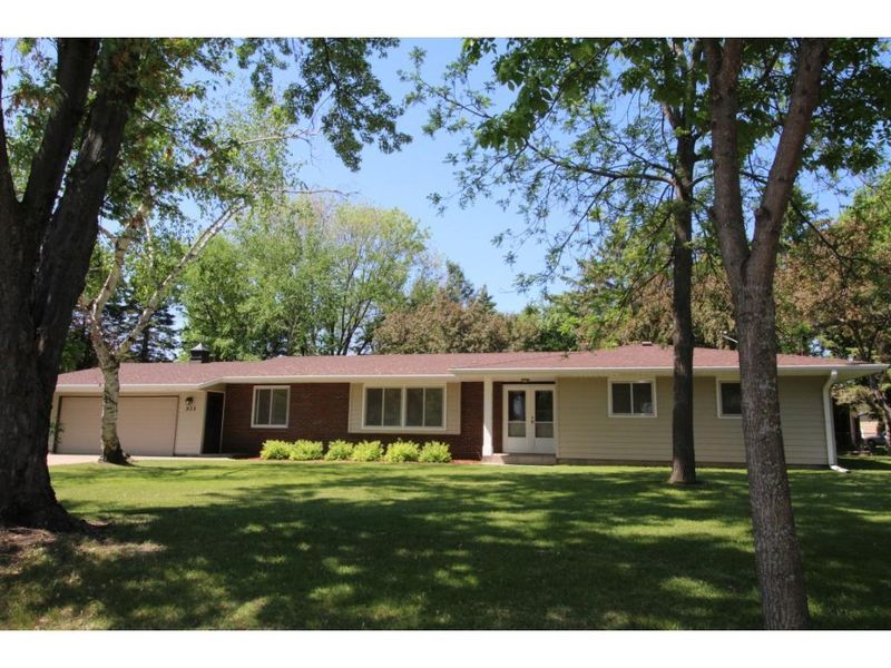 935 Brenda Lee Dr, Saint Cloud, MN 56303