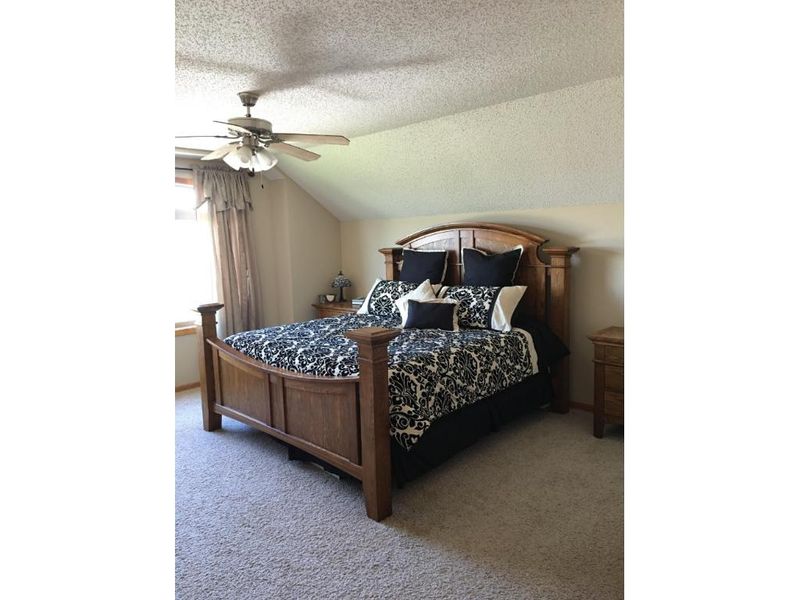 877 Harrison Dr, Big Lake, MN 55309