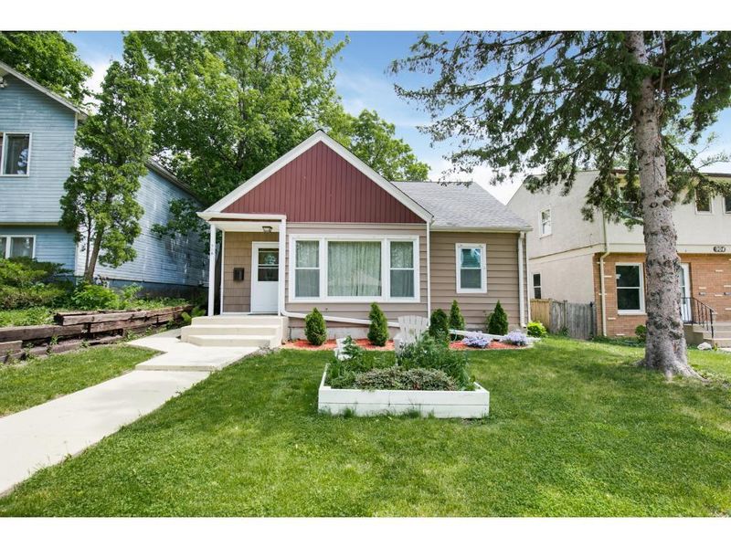 908 Upton Ave N, Minneapolis, MN 55411