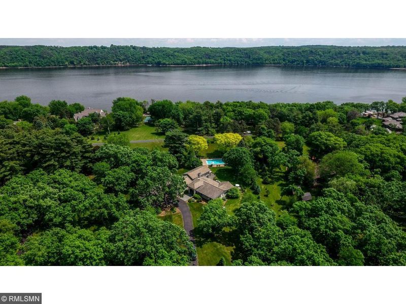 6 Point Rd, Bayport, MN 55003