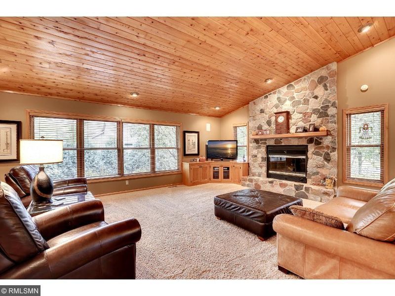 815 E Cove Ln, Minnetrista, MN 55364