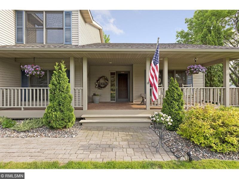 815 E Cove Ln, Minnetrista, MN 55364