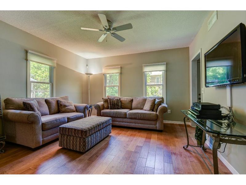 115 12 S Cedar St, Chaska, MN 55318