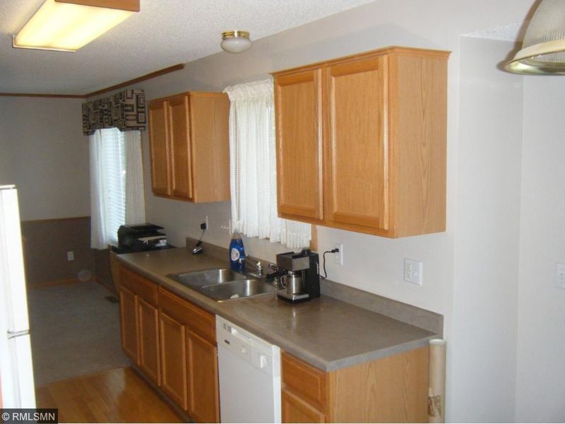 9876 Hamlet Ct S, Cottage Grove, MN 55016