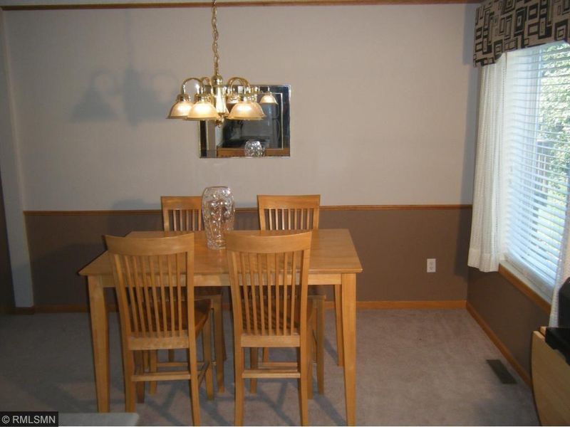 9876 Hamlet Ct S, Cottage Grove, MN 55016