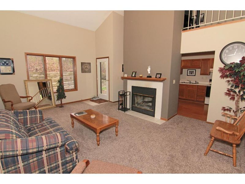 2356 Hillwood Dr E, Maplewood, MN 55119