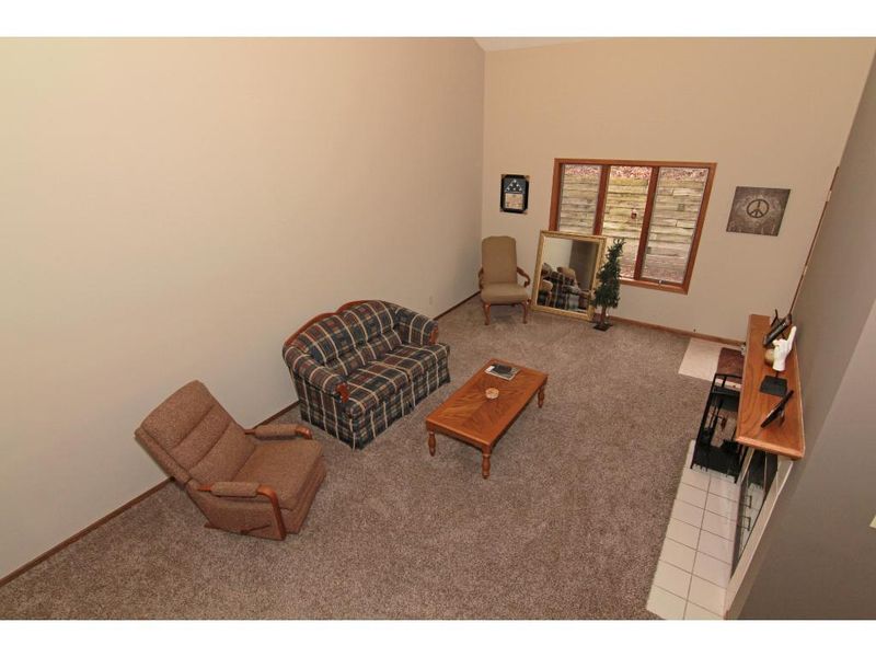 2356 Hillwood Dr E, Maplewood, MN 55119