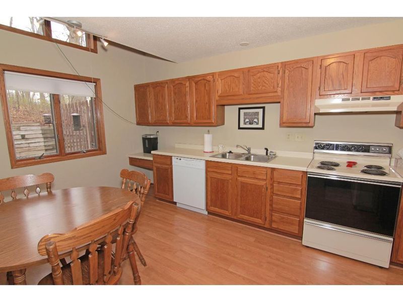 2356 Hillwood Dr E, Maplewood, MN 55119