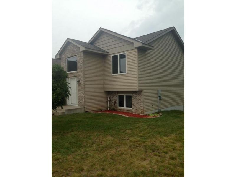 906 Isanti Pw NW, Isanti, MN 55040
