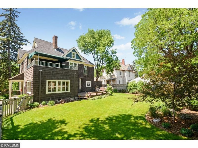 1077 Linwood Ave, Saint Paul, MN 55105