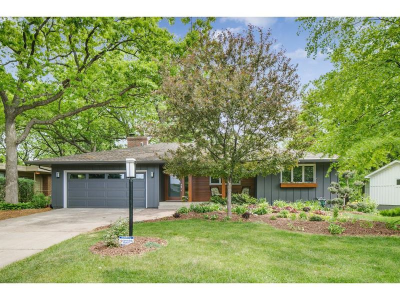 3450 Siems Ct, Arden Hills, MN 55112