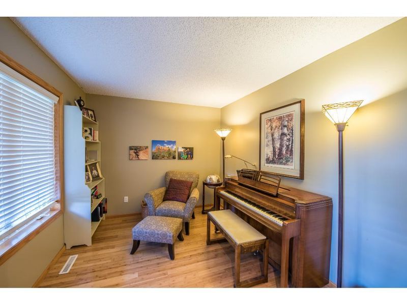 213 Bluestem Ct, Watertown, MN 55388