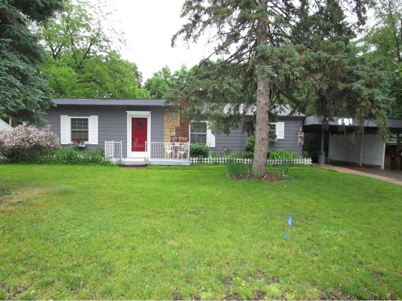 681 Goodwin Ave N, Oakdale, MN 55128