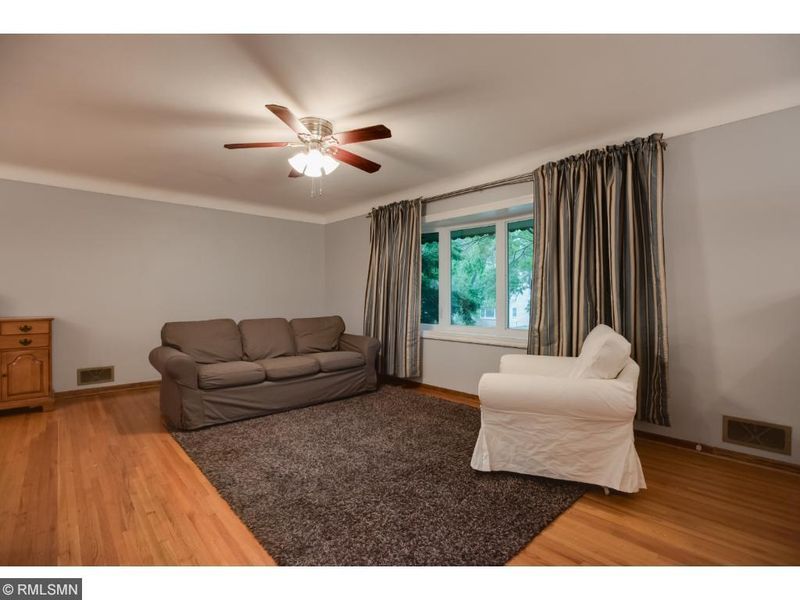 2166 Edgebrook Ave, Saint Paul, MN 55119