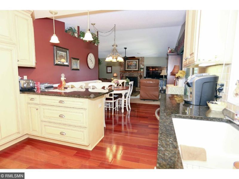 3774 Gresham Way N, Oakdale, MN 55128