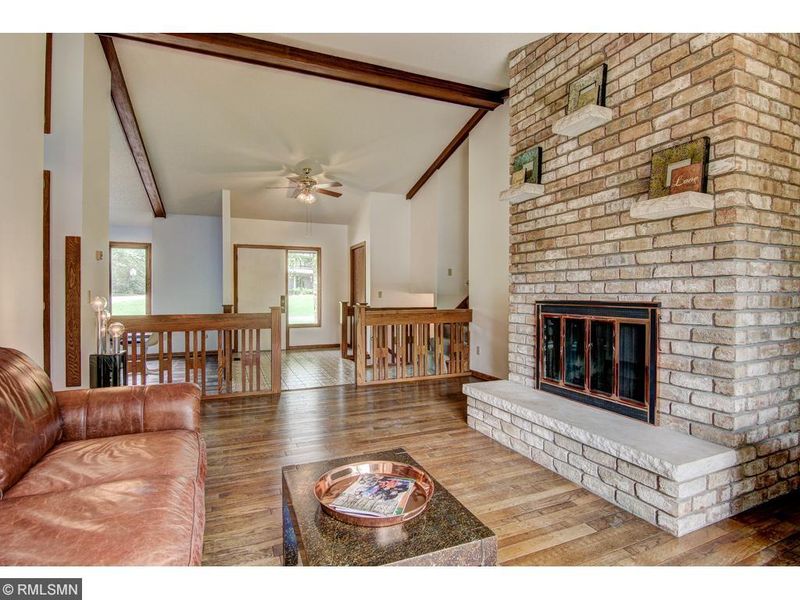 4 High Circle Way, North Oaks, MN 55127