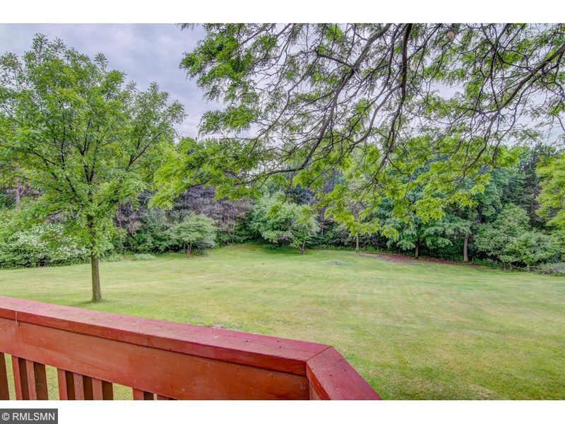 4 High Circle Way, North Oaks, MN 55127