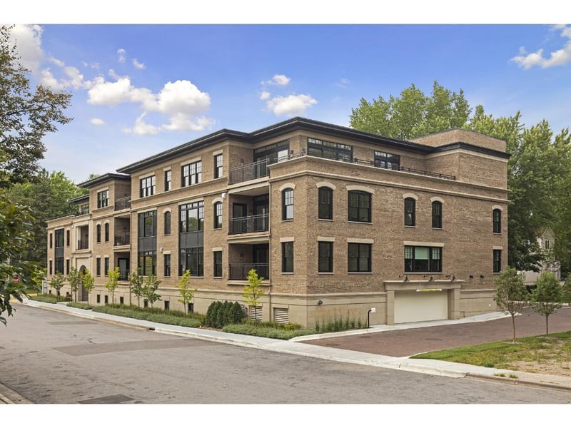 240 Minnetonka Ave S #402, Wayzata, MN 55391