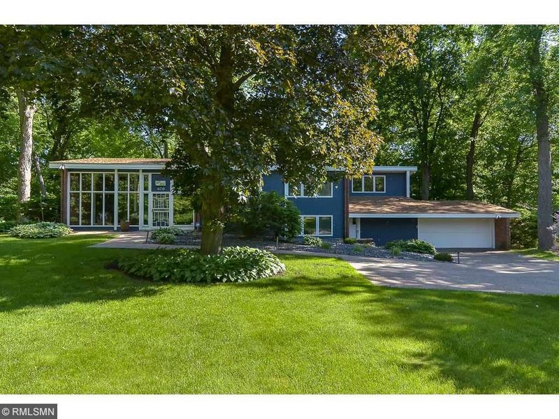 676 Maple Park Dr, Mendota Heights, MN 55118