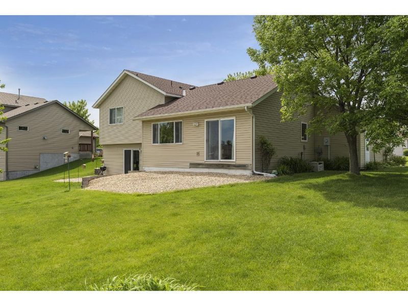 321 Edelweiss Cir NW, Saint Michael, MN 55376