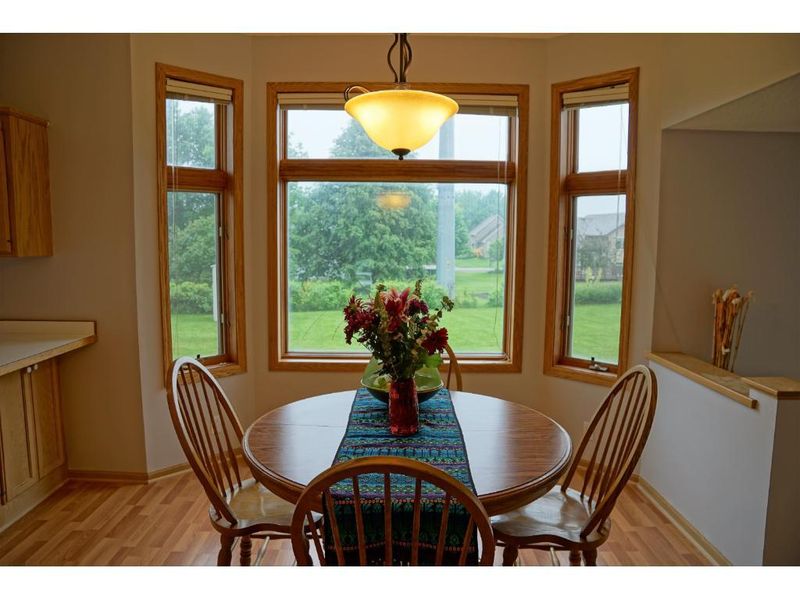 948 Coneflower Ct, Eagan, MN 55123