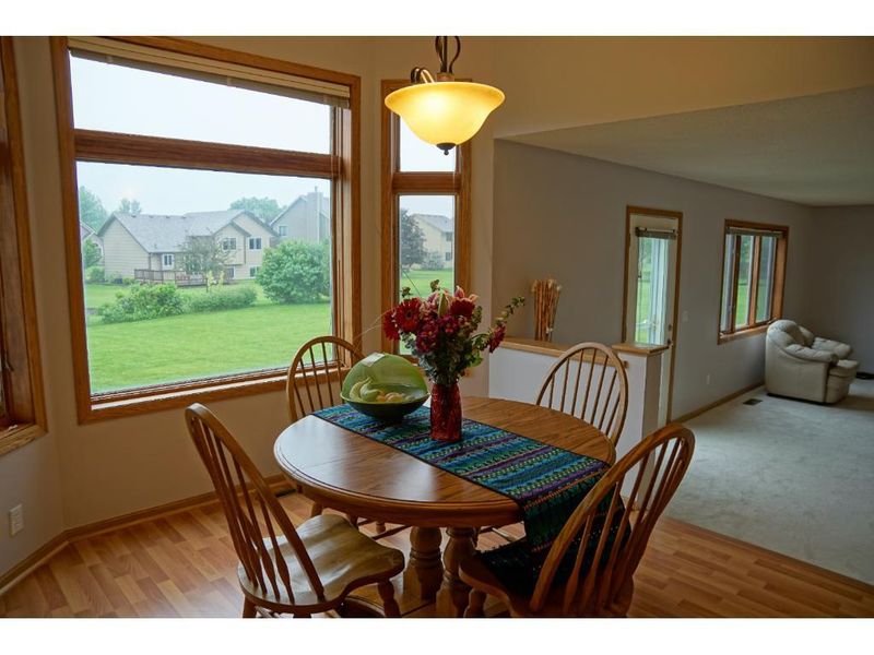 948 Coneflower Ct, Eagan, MN 55123