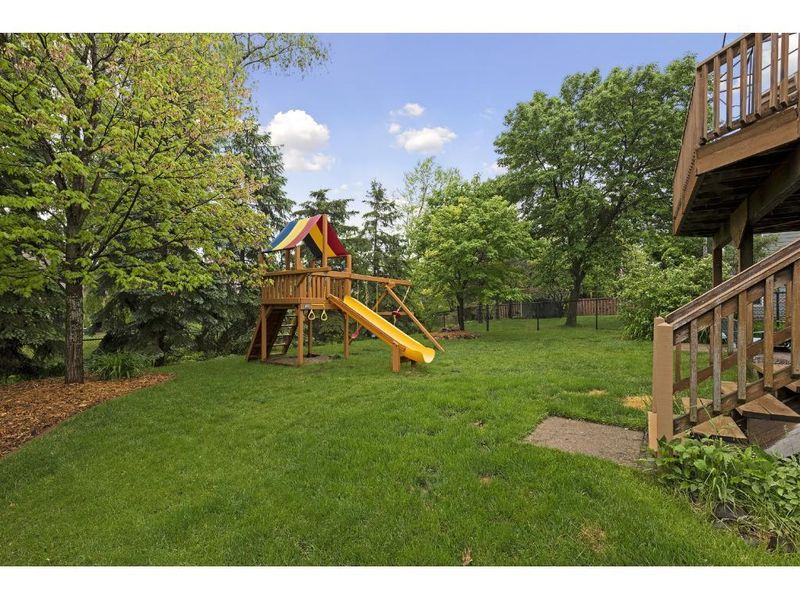 18945 Pennington Ave, Eden Prairie, MN 55346