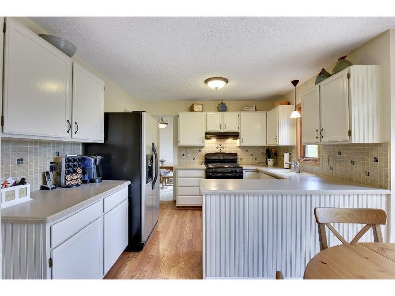 18945 Pennington Ave, Eden Prairie, MN 55346