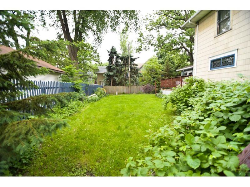 1216 Hague Ave, Saint Paul, MN 55104
