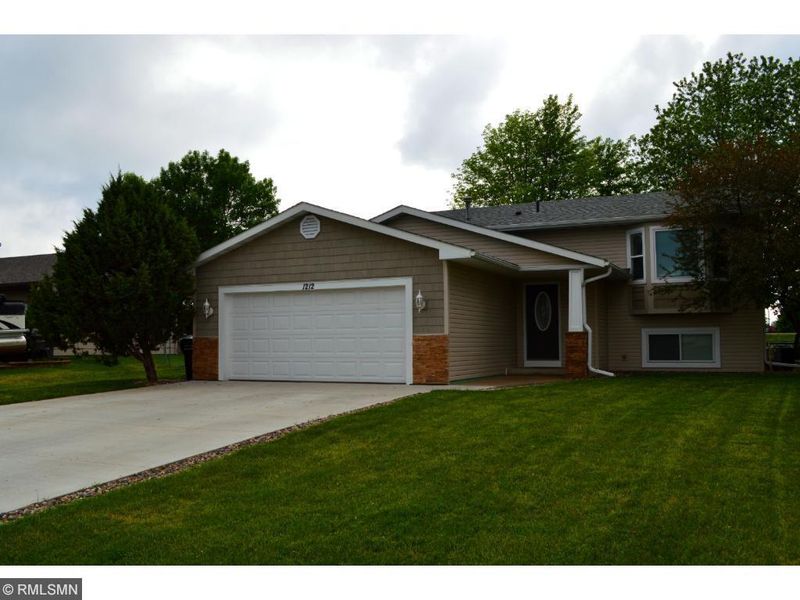 1212 Minnesota St S, Shakopee, MN 55379