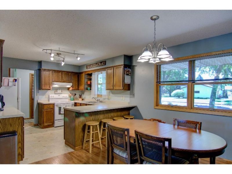 710 Kimberly Dr, Eau Claire, WI 54703