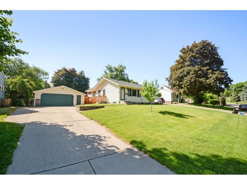 3640 73rd St E, Inver Grove Heights, MN 55076