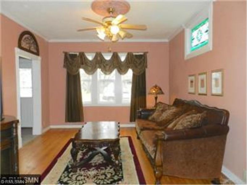 1279 Burr St, Saint Paul, MN 55130