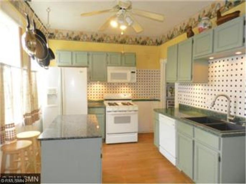 1279 Burr St, Saint Paul, MN 55130