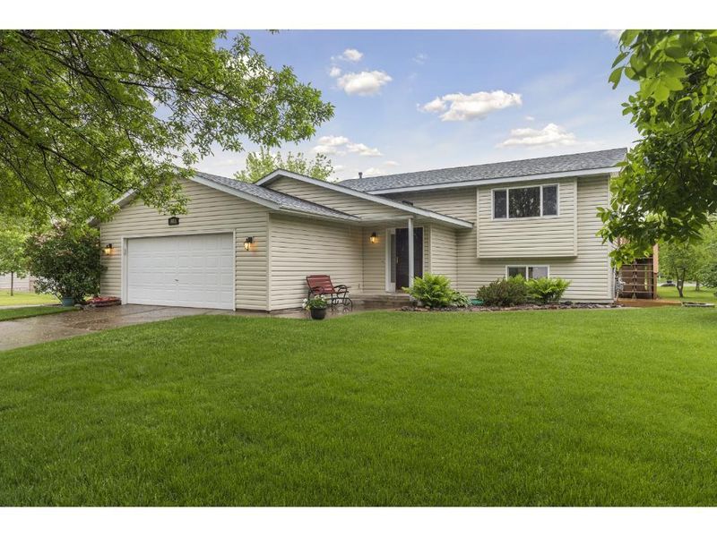 9311 Eider Ln, Monticello, MN 55362