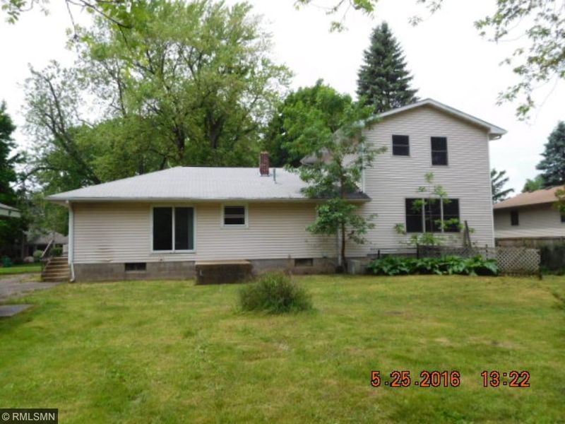 2894 Vanderbie St, Little Canada, MN 55117