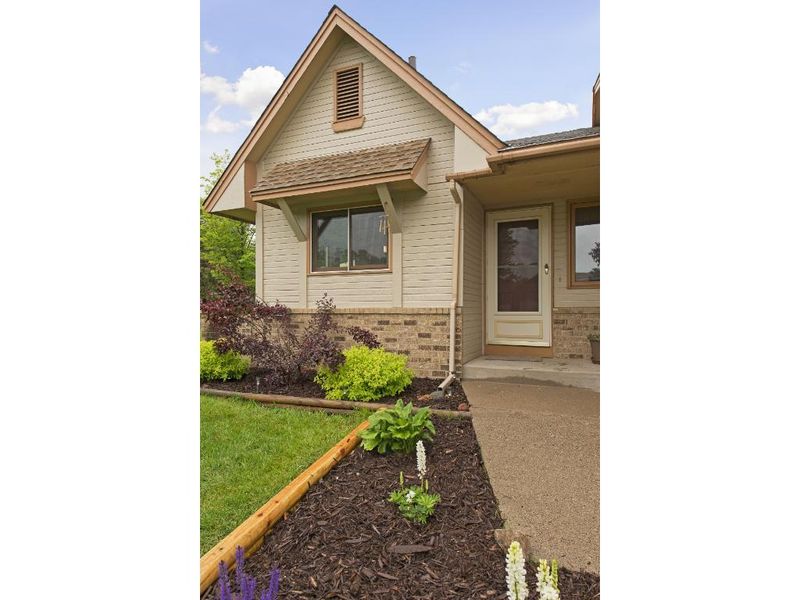 8901 Oakview Ln N, Maple Grove, MN 55369