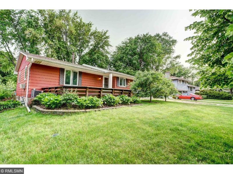 1020 Carlton Dr, Shoreview, MN 55126