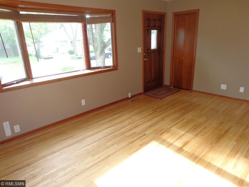 4330 Xenia Ave N, Crystal, MN 55422
