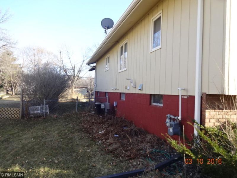 5309 Brookdale Dr, Brooklyn Park, MN 55443