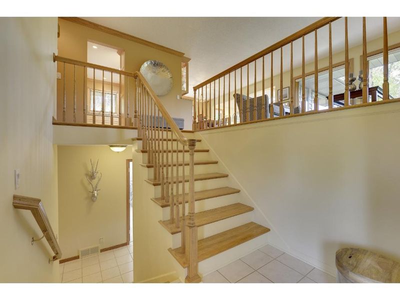 212 Ulmer Dr, Circle Pines, MN 55014
