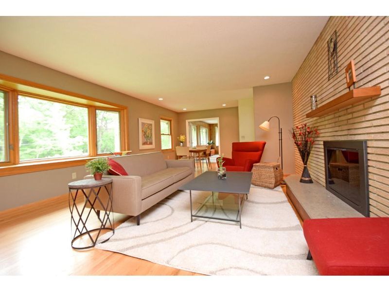 1610 Constance Dr E, Golden Valley, MN 55422