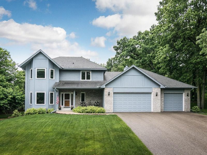 4833 Four Seasons Dr, Eagan, MN 55122