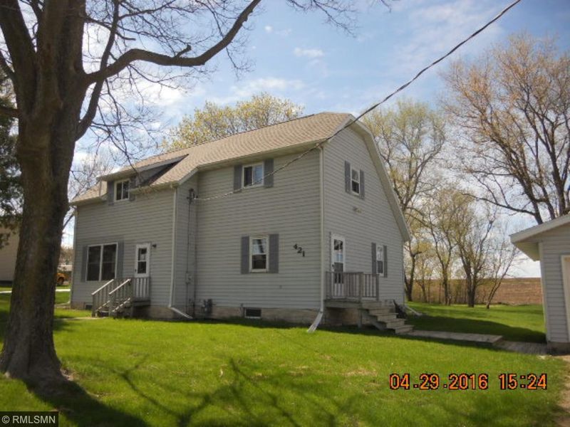 421 1st Ave N, Freeport, MN 56331